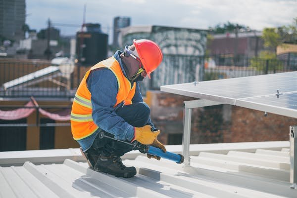 Top conseils pour sélectionner un détecteur de réseau pour vos chantiers