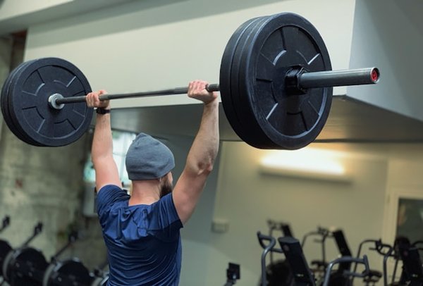 Quelles idées pour un espace de gym à domicile fonctionnel et esthétique?